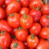 Descubre la exquisitez de los tomates de pera en mercadosdecadiz.com. Cultivados en la costa gaditana, estos tomates son una joya gastronómica. Su sabor jugoso y suave te transportarán a un paraíso culinario. Además, son una fuente de vitaminas y minerales esenciales, como la vitamina C para fortalecer tu sistema inmunológico y el licopeno, un poderoso antioxidante que protege tu corazón. Disfruta de la frescura y calidad de nuestros tomates de pera con nuestro servicio a domicilio. ¡Haz tu pedido ahora y deleita tu paladar con estos sabores únicos!