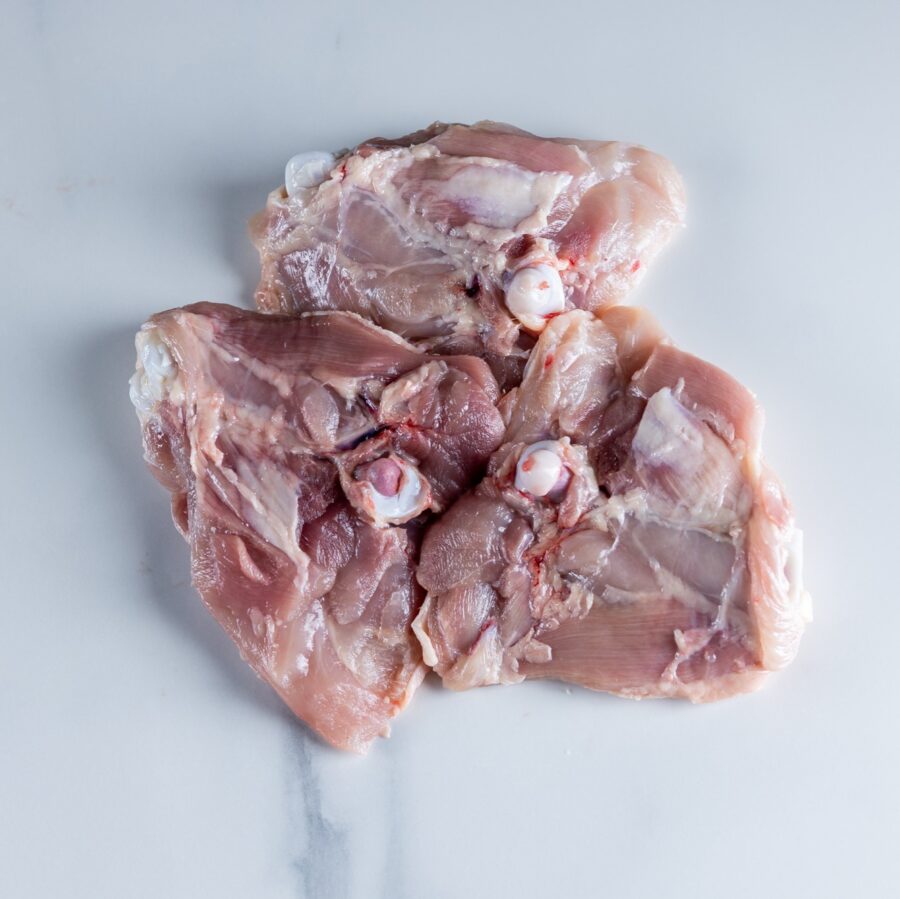 ¡Descubre las irresistibles caderas de pollo de mercadosdecadiz.com! Nuestro producto premium, cuidadosamente seleccionado, te ofrece una experiencia gastronómica excepcional. Criadas de manera responsable y sin hormonas ni antibióticos, nuestras caderas de pollo son una opción nutritiva y saludable. Ricas en proteínas magras, vitaminas y minerales, fortalecerán tus músculos, apoyarán tu sistema inmunológico y te brindarán una sensación duradera de saciedad. ¡Disfruta de su sabor excepcional en la comodidad de tu hogar con nuestro servicio a domicilio!