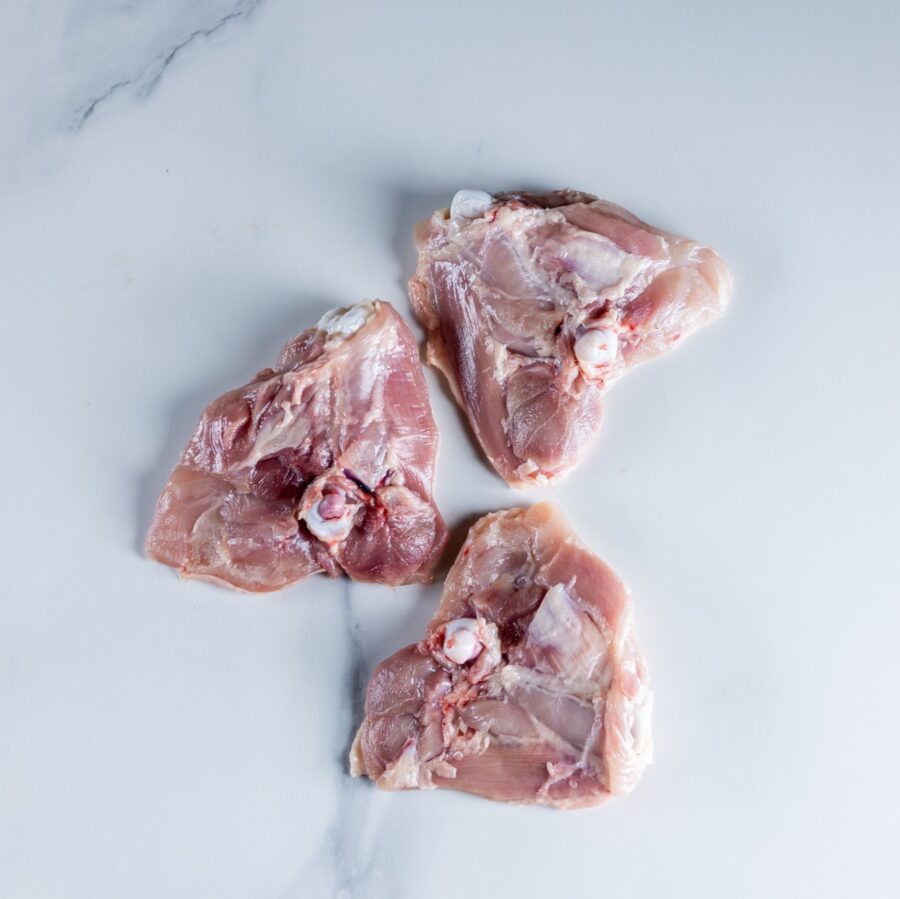 ¡Descubre las irresistibles caderas de pollo de mercadosdecadiz.com! Nuestro producto premium, cuidadosamente seleccionado, te ofrece una experiencia gastronómica excepcional. Criadas de manera responsable y sin hormonas ni antibióticos, nuestras caderas de pollo son una opción nutritiva y saludable. Ricas en proteínas magras, vitaminas y minerales, fortalecerán tus músculos, apoyarán tu sistema inmunológico y te brindarán una sensación duradera de saciedad. ¡Disfruta de su sabor excepcional en la comodidad de tu hogar con nuestro servicio a domicilio!