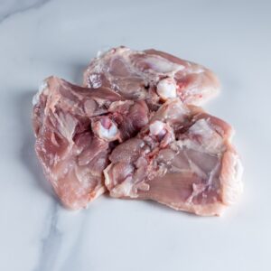 ¡Descubre las irresistibles caderas de pollo de mercadosdecadiz.com! Nuestro producto premium, cuidadosamente seleccionado, te ofrece una experiencia gastronómica excepcional. Criadas de manera responsable y sin hormonas ni antibióticos, nuestras caderas de pollo son una opción nutritiva y saludable. Ricas en proteínas magras, vitaminas y minerales, fortalecerán tus músculos, apoyarán tu sistema inmunológico y te brindarán una sensación duradera de saciedad. ¡Disfruta de su sabor excepcional en la comodidad de tu hogar con nuestro servicio a domicilio!