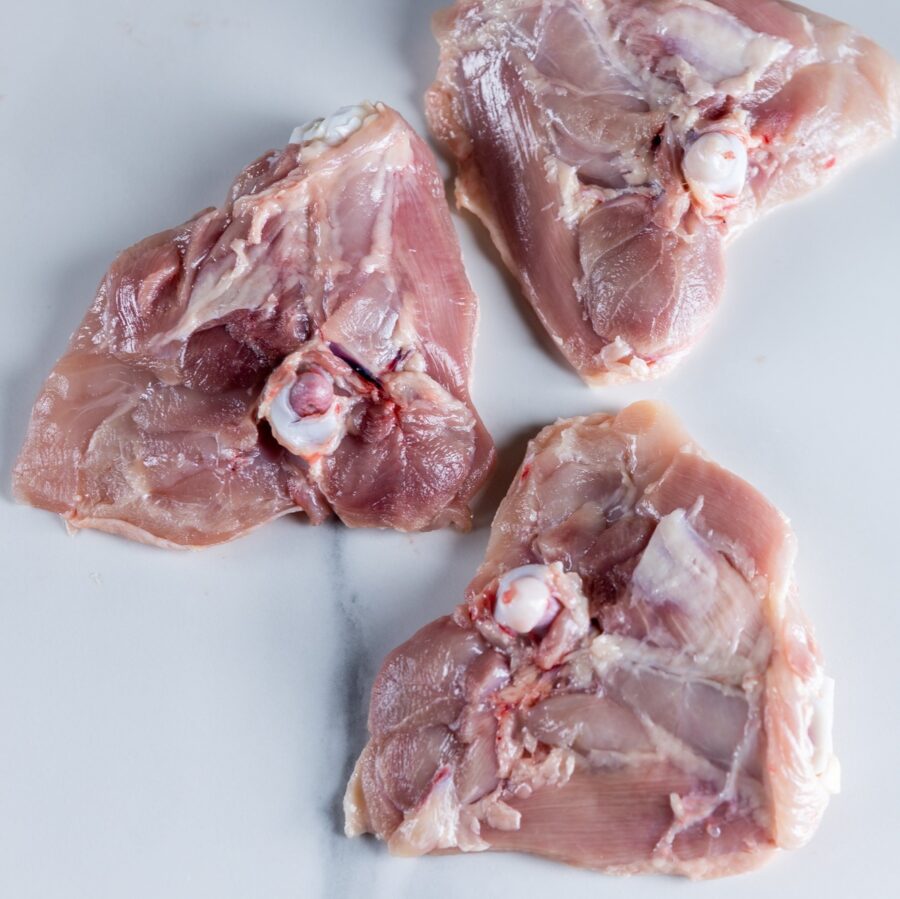 ¡Descubre las irresistibles caderas de pollo de mercadosdecadiz.com! Nuestro producto premium, cuidadosamente seleccionado, te ofrece una experiencia gastronómica excepcional. Criadas de manera responsable y sin hormonas ni antibióticos, nuestras caderas de pollo son una opción nutritiva y saludable. Ricas en proteínas magras, vitaminas y minerales, fortalecerán tus músculos, apoyarán tu sistema inmunológico y te brindarán una sensación duradera de saciedad. ¡Disfruta de su sabor excepcional en la comodidad de tu hogar con nuestro servicio a domicilio!