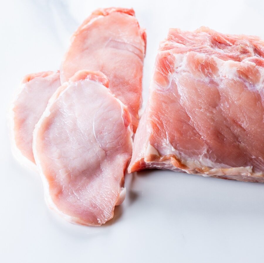 Cinta de lomo de cerdo en carnicería Rubén Real en Mercado Central de Abastos de Cádiz. En filetes con patatas o ensalada es una comida sana y sin grasa. Carne online. Mercados de Cádiz te lo lleva a casa con su servicio a domicilio.