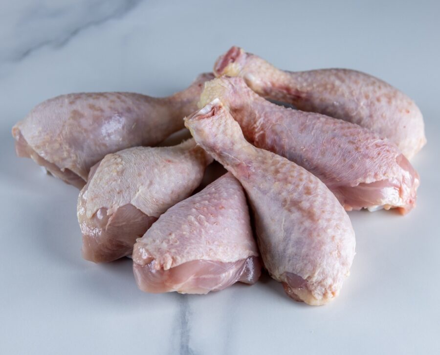 Jamoncitos de pollo en carnicería Rubén Real en el Mercado Central de Abastos de Cádiz. Ideal para hacerlos fritos o al horno. Mercados de Cádiz te lo lleva a casa con su servicio a domicilio.