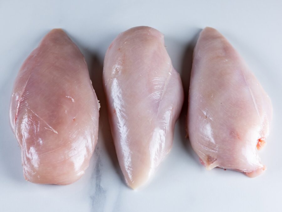 ¡Pechugas de Pollo de Calidad Premium en MercadosdeCádiz.com! Descubre nuestras pechugas de pollo de máxima calidad en MercadosdeCádiz.com. Seleccionadas cuidadosamente de granjas locales, nuestras pechugas son una excelente fuente de proteínas magras, bajas en grasa y calorías. Conviértete en un defensor de una alimentación saludable sin renunciar al sabor exquisito. En MercadosdeCádiz.com, tu comodidad es primordial. Realiza tu compra en línea y te llevaremos las pechugas de pollo directamente a tu puerta. Nuestro servicio de entrega a domicilio garantiza que lleguen frescas y en perfectas condiciones. Apoya a los productores locales al elegir MercadosdeCádiz.com. Ofrecemos productos frescos y de alta calidad. Disfruta de nuestras pechugas de pollo de primera categoría en tu mesa. ¡Ordena ya en MercadosdeCádiz.com y descubre una opción saludable y sabrosa!