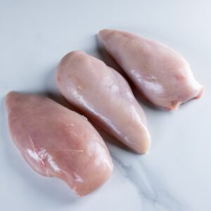 ¡Pechugas de Pollo de Calidad Premium en MercadosdeCádiz.com! Descubre nuestras pechugas de pollo de máxima calidad en MercadosdeCádiz.com. Seleccionadas cuidadosamente de granjas locales, nuestras pechugas son una excelente fuente de proteínas magras, bajas en grasa y calorías. Conviértete en un defensor de una alimentación saludable sin renunciar al sabor exquisito. En MercadosdeCádiz.com, tu comodidad es primordial. Realiza tu compra en línea y te llevaremos las pechugas de pollo directamente a tu puerta. Nuestro servicio de entrega a domicilio garantiza que lleguen frescas y en perfectas condiciones. Apoya a los productores locales al elegir MercadosdeCádiz.com. Ofrecemos productos frescos y de alta calidad. Disfruta de nuestras pechugas de pollo de primera categoría en tu mesa. ¡Ordena ya en MercadosdeCádiz.com y descubre una opción saludable y sabrosa!