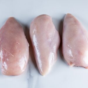 ¡Pechugas de Pollo de Calidad Premium en MercadosdeCádiz.com! Descubre nuestras pechugas de pollo de máxima calidad en MercadosdeCádiz.com. Seleccionadas cuidadosamente de granjas locales, nuestras pechugas son una excelente fuente de proteínas magras, bajas en grasa y calorías. Conviértete en un defensor de una alimentación saludable sin renunciar al sabor exquisito. En MercadosdeCádiz.com, tu comodidad es primordial. Realiza tu compra en línea y te llevaremos las pechugas de pollo directamente a tu puerta. Nuestro servicio de entrega a domicilio garantiza que lleguen frescas y en perfectas condiciones. Apoya a los productores locales al elegir MercadosdeCádiz.com. Ofrecemos productos frescos y de alta calidad. Disfruta de nuestras pechugas de pollo de primera categoría en tu mesa. ¡Ordena ya en MercadosdeCádiz.com y descubre una opción saludable y sabrosa!