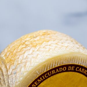 Queso semicurado de cabra artesano Payoyo. Haz tu pedido online y Mercados de Cádiz te lo lleva a casa. Servicio a domicilio. Queso online en Cádiz