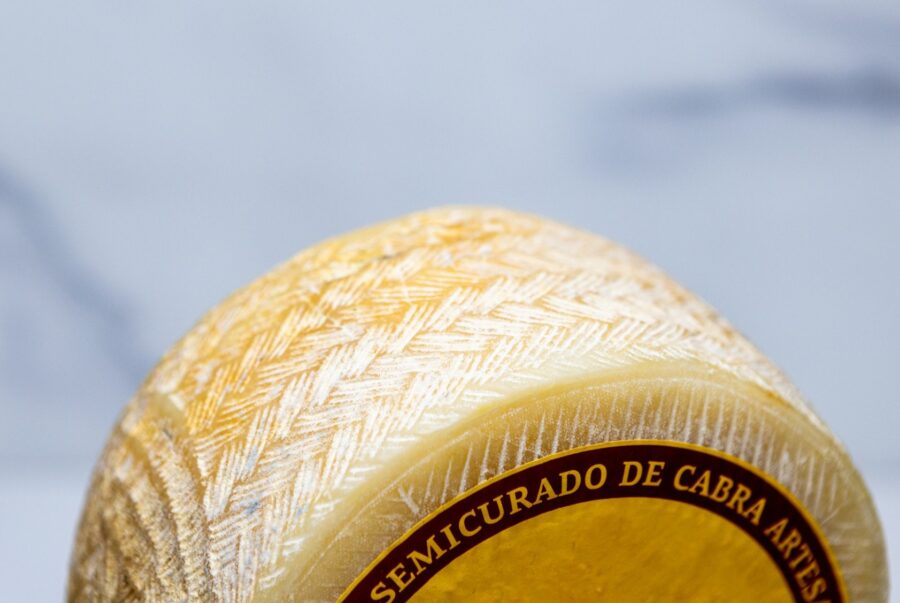 Queso semicurado de cabra artesano Payoyo. Haz tu pedido online y Mercados de Cádiz te lo lleva a casa. Servicio a domicilio. Queso online en Cádiz