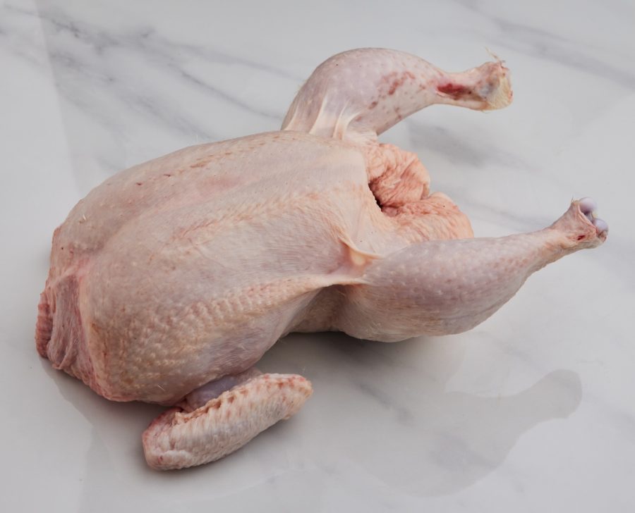 ¡Descubre el pollo entero más fresco y nutritivo en MercadosDeCadiz.com! Nuestro pollo entero es una excelente fuente de proteínas magras, vitaminas y minerales esenciales. Criado de manera natural y sin hormonas, garantiza una opción saludable. Disfrute de la calidad y comodidad con nuestro servicio de entrega a domicilio. ¡Haz tu pedido ahora!