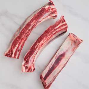 ¡Descubre la exquisita indulgencia de nuestras costillas de ternera deshuesada en mercadosdecadiz.com! Provenientes de las mejores terneras, estas costillas son una fuente de proteínas magras, vitaminas y minerales esenciales. Además, su versatilidad en la cocina te permitirá crear platos irresistibles y saludables. ¡Disfruta de su calidad y sabor con nuestro servicio a domicilio! Haz tu pedido ahora y déjate llevar por la delicia de nuestras costillas de ternera deshuesada.