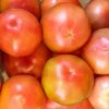 Descubre los tomates de Conil en mercadosdecadiz.com. Cultivados con esmero en la hermosa región de Cádiz, estos tomates son conocidos por su frescura incomparable y sabor excepcional. Además, son una fuente natural de licopeno, un poderoso antioxidante que promueve la salud y combate el envejecimiento. Disfruta de la comodidad del servicio a domicilio y saborea la autenticidad de los tomates de Conil en cada bocado. ¡Haz tu pedido ahora y experimenta el deleite culinario que ofrecen estos tomates únicos!