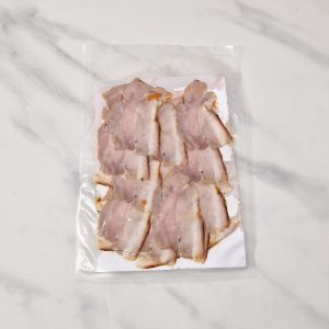 Descubre los auténticos Chicharrones Especiales de Cádiz en mercadosdecadiz.com. Deliciosamente crujientes y llenos de sabor, te transportarán a la región con cada bocado. ¡Ordénalos ahora y disfruta de la tradición y autenticidad de Cádiz en casa!