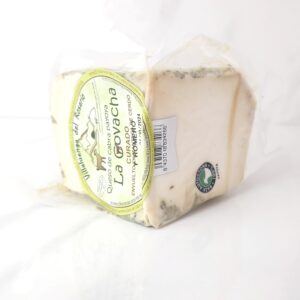 ¡Descubre el Queso de Cabra Payoya curado al romero de La Covacha en MercadosdeCádiz.com! Disfruta de su exquisito sabor y aprovecha sus beneficios para la salud. Nuestro queso artesanal, elaborado con cabra Payoya de calidad excepcional, se cura con romero fresco para ofrecerte una experiencia gustativa única. Cada bocado combina suavidad y carácter robusto, transportándote a la hermosa región de Cádiz. Además de su delicioso sabor, el queso de cabra Payoya curado al romero es rico en proteínas, calcio y nutrientes esenciales, brindándote una opción nutritiva y sabrosa. En MercadosdeCádiz.com, te ofrecemos la comodidad de adquirir este queso excepcional desde tu hogar. Con nuestro servicio a domicilio, te llevamos directamente el Queso de Cabra Payoya curado al romero de La Covacha, para que disfrutes de su calidad sin complicaciones. Ya sea solo, en una tabla de quesos o como ingrediente en tus platos favoritos, nuestro queso de cabra Payoya curado al romero elevará tus comidas. Su versatilidad lo convierte en el compañero perfecto para vinos, mermeladas y panes artesanales, brindándote una experiencia gourmet en cada ocasión. No te pierdas la oportunidad de probar el Queso de Cabra Payoya curado al romero de La Covacha. Visita MercadosdeCádiz.com hoy y disfruta de su excepcional sabor y beneficios para la salud. ¡Te transportarás a los sabores únicos de Cádiz en cada bocado!