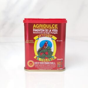 ¡Bienvenido a mercadosdecadiz.com! Descubre la esencia de España con nuestro Pimentón Agridulce de la Vera. Elaborado con los mejores pimientos y un delicado ahumado, su equilibrio entre dulce y ácido te cautivará. Además, es rico en antioxidantes, vitamina C y posee propiedades antiinflamatorias. Potencia tus platos favoritos y recíbelo en casa con nuestro servicio a domicilio. ¡Una experiencia culinaria única te espera en mercadosdecadiz.com!