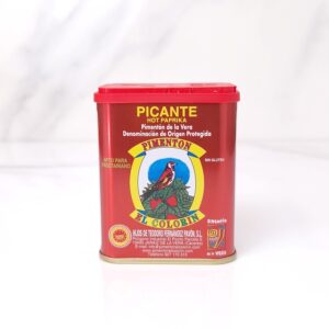 ¡Bienvenido a MercadosdeCádiz.com! Descubre el fascinante Pimentón Picante de la Vera, un condimento único con un sabor intenso que te transportará a la riqueza de la gastronomía española. Además de su carácter picante, este pimentón estimula el metabolismo, aporta antioxidantes y es rico en vitaminas y minerales esenciales. ¡Disfruta de su autenticidad con nuestro servicio a domicilio!